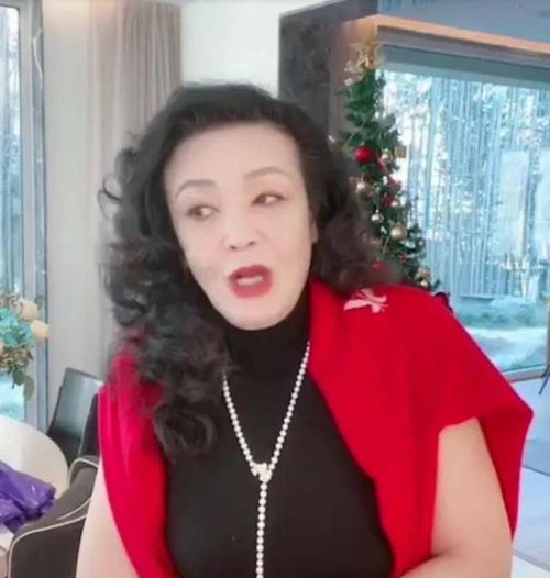 張蘭曬全家福透露汪小菲保存大量大s照片,疑似吐槽大s不懂珍惜