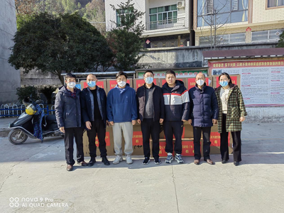 廣州浙江三家愛(ài)心企業(yè)向通城云溪學(xué)校捐贈(zèng)教學(xué)設(shè)備和文具