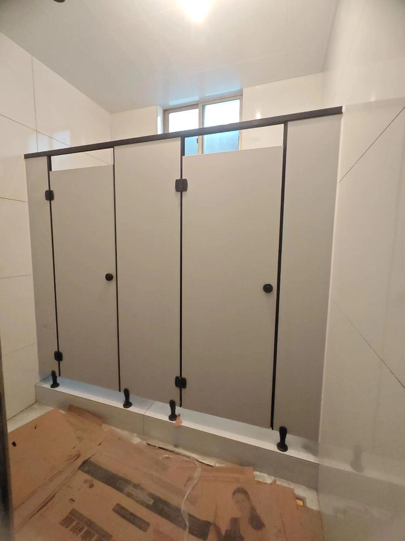 專業定制無錫公共衛生間隔斷，打造安全、美觀、實用的空間